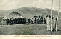 Алтай. Быркан јаҥдулардыҥ айлы. Калмык. Каракол сууныҥ ӧзӧгинде: открытка / фот. Борисов, Барнаул. — [Барнаул : б. и., 191?]. (Президент библиотеканаҥ алынган)