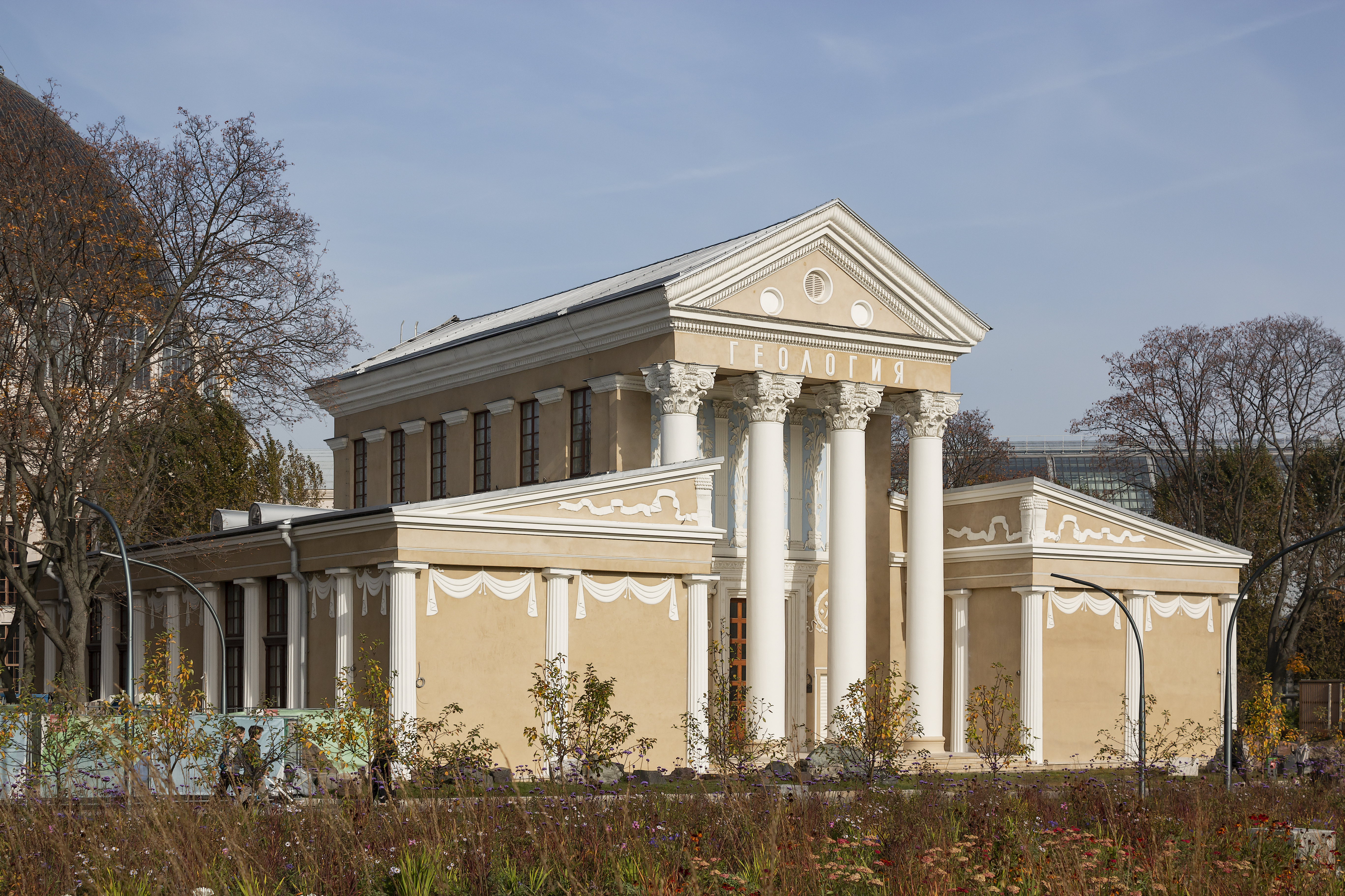 Pavilion "Geology" Павильон «Геология».jpg