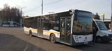 Пригородный автобус НефАЗ-5299-31-52 на стоянке рядом с  Подольск, апрель 2023 года