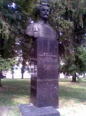Чернигов - Памятник Щорс НА.jpg