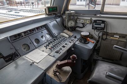 Пульт управления в кабине ЭР9Т-678 нового образца