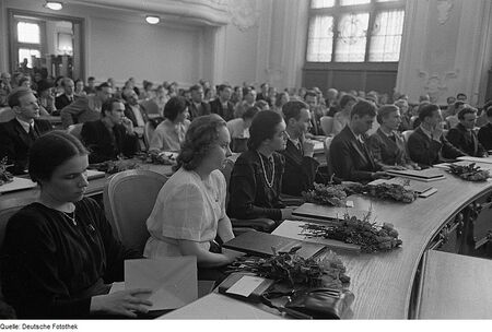 Fotothek df roe-neg 0002781 002 Preisträger und Publikum der Bachfeier.jpg