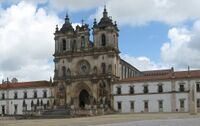 Alcobaca.mosteiro.westfront.part.jpg