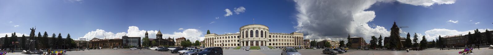 Панорама площади Вардананц