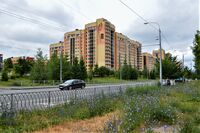 Один из студенческих жилых корпусов вдоль улицы Академика Парина в Казани.jpg