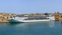 Costa Fascinosa and MSC Armonia in Malta (MSC Armonia).jpg