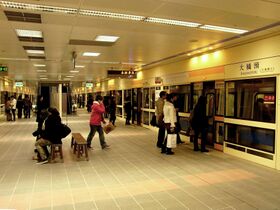 Platform in Daqiaotou Station.JPG