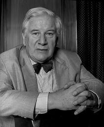 Sir Peter Ustinov 44 Allan Warren.jpg