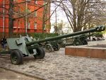 Артиллерия на площади Конституции.jpg