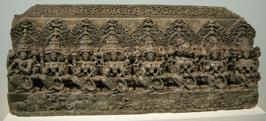 Nswag, india karnataka, periodo hoysala (1022-1346), le sette dee madri (saptamatrika), XII-XIII sec..JPG