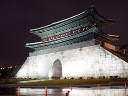 Jangan Gate - Hwaseong Fortress - Nighttime western view - 2008-10-23.JPG