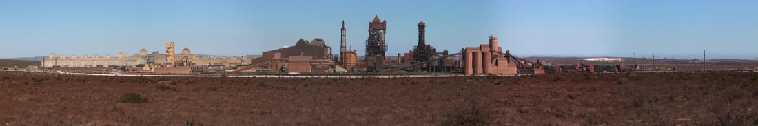 Панорама завода Saldanha Steel в ЮАР. Установка Corex — в центре комплекса.