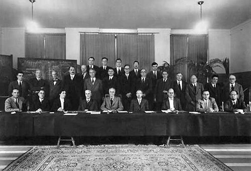 Solvay conference 1951 g.jpg