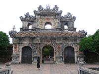 Hue Porte Citadelle.jpg