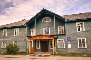 Oktjabrskij (Ustya) Administracija.jpg
