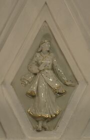 Teatralnaya porcelain sculpture 12.jpg