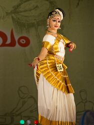 Mohiniyaattam 11.jpg