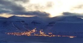 Longyearbyen-fraa-hiorthfjellet.jpg