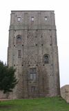 Donjon roman d'Huriel.jpg