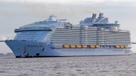 SymphonyOfTheSeas (cropped).jpg