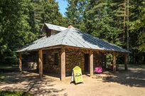 Dairy in Pavlovsk Park 01.jpg