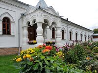 Корпус Крестовоздвиженский, цветы осени.jpg