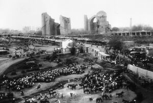 Plac targowy przed meczetem Bibi- Chanym - Samarkanda - 002070s.jpg