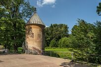 Pil-Tower in Pavlovsk Park 01.jpg