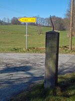 Weißenberg Grube Wegweiserstein.jpg
