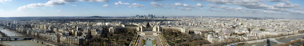 Панорама Парижа с Эйфелевой башни демонстрирует многообразие стилей в архитектуре города