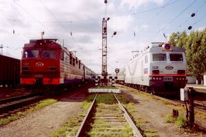 ВЛ65-020 красного и ВЛ65-008 белого цвета