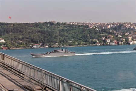 БДК «Александр Шабалин» проходит пролив Босфор, направлясь в сторону Чёрного моря