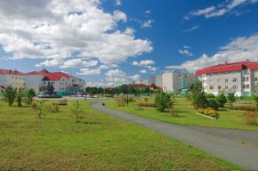 Сквер в Лангепасе 2012.jpg