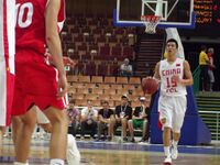 Го Айлунь в матче против сборной Польши