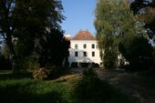 Dvorac Brezovica južni ulaz.jpg