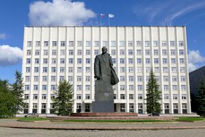 Lenin Square Arkhangelsk Regional parliament 2016.jpg