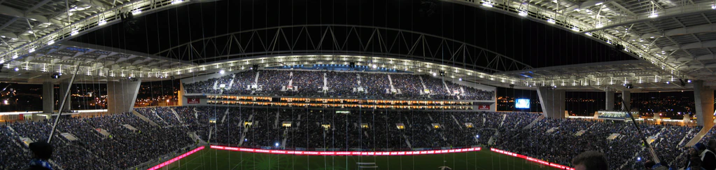 Вид стадиона вечером