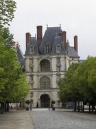 Fontainebleau (77) Château Porte dorée 01.JPG