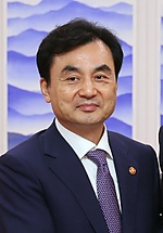 Ahn Gyu-back 250814.jpg