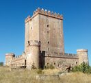 Castillo-nogales-extremadura-españa-agosto-2018 (cropped).jpg