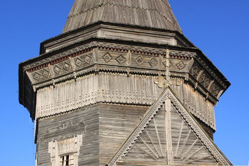 Повал, обшитый и превращённый в карниз. Пример «поновления» древних храмов в духе эклектики XIX в.