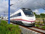 Serie 121 de Renfe llegando a Roda de Bará.jpg