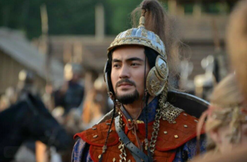 Санжар Мадиев в роли Менгу-Тимура в сериале «Золотая Орда»