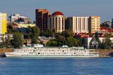 Samara. River cruise ship Oktyabrskaya Revolyutsiya P8160526 2200.jpg