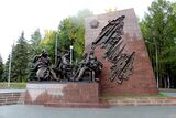 Памятник труженикам тыла в парке Победы