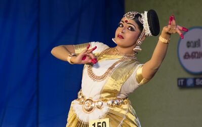 Mohiniyaattam 19.jpg