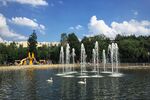 Moscow, Lianozovo Park - ponds and fountains (31525186381).jpg