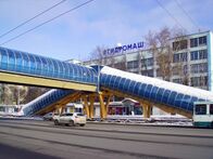 Nizhny Novgorod. Pedestrian bridge near Lobachevsky University.jpg