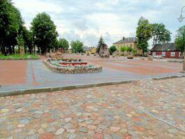 Akmenė, aikštė.JPG