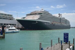 MS Oosterdam, Princes Wharf, 2013.JPG